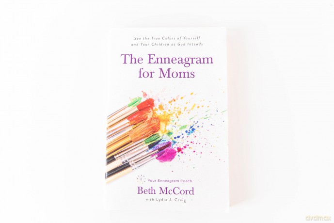The Enneagram for Moms: See the True Colors of Yourself and Your Children as God Intends - Beth McCord [KSIĄŻKA]