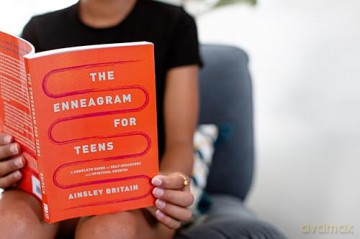 The Enneagram for Teens: A Complete Guide to Self-Discovery and Spiritual Growth - Ainsley Britain [KSIĄŻKA]