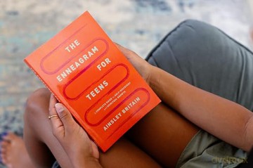 The Enneagram for Teens: A Complete Guide to Self-Discovery and Spiritual Growth - Ainsley Britain [KSIĄŻKA]