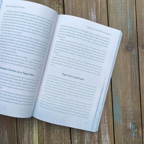 The Enneagram for Teens: A Complete Guide to Self-Discovery and Spiritual Growth - Ainsley Britain [KSIĄŻKA]