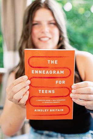 The Enneagram for Teens: A Complete Guide to Self-Discovery and Spiritual Growth - Ainsley Britain [KSIĄŻKA]