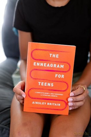 The Enneagram for Teens: A Complete Guide to Self-Discovery and Spiritual Growth - Ainsley Britain [KSIĄŻKA]