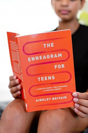 The Enneagram for Teens: A Complete Guide to Self-Discovery and Spiritual Growth - Ainsley Britain [KSIĄŻKA]