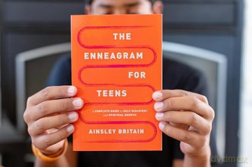The Enneagram for Teens: A Complete Guide to Self-Discovery and Spiritual Growth - Ainsley Britain [KSIĄŻKA]