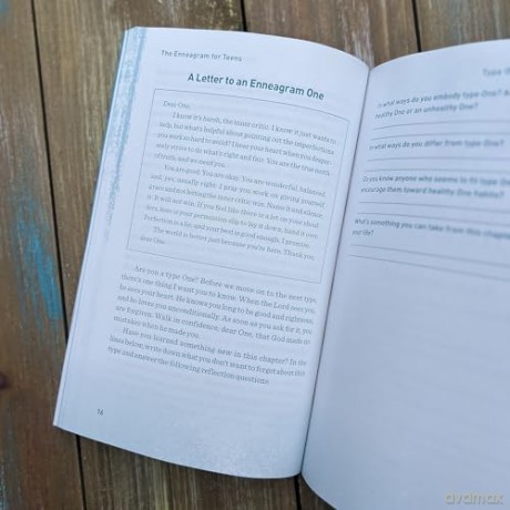 The Enneagram for Teens: A Complete Guide to Self-Discovery and Spiritual Growth - Ainsley Britain [KSIĄŻKA]