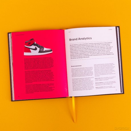The Fashion Entrepreneur: A Definitive Guide to Building Your Brand - Keanan Duffty [KSIĄŻKA]