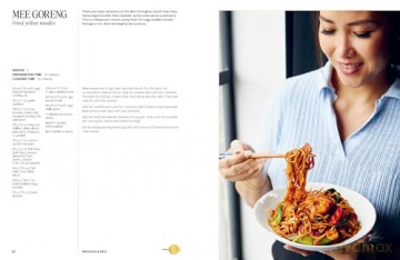 The Golden Wok: Mastering the Art and Technique of Wok Cooking with over 80 Recipes - Diana Chan [KSIĄŻKA]