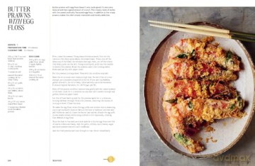The Golden Wok: Mastering the Art and Technique of Wok Cooking with over 80 Recipes - Diana Chan [KSIĄŻKA]