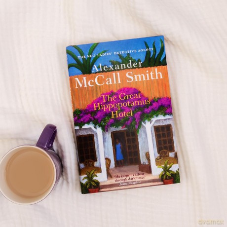 The Great Hippopotamus Hotel (No. 1 Ladies' Detective Agency) - Alexander McCall Smith [KSIĄŻKA]