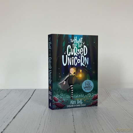 The Hunt for the Cursed Unicorn (A Train of Dark Wonders Adventure) - Alex Bell [KSIĄŻKA]