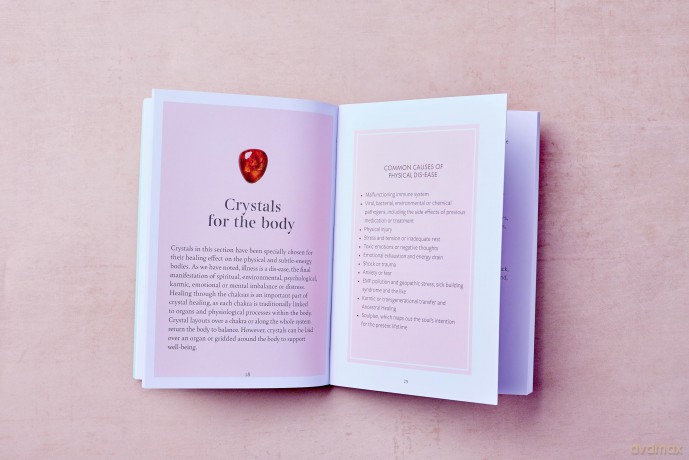 The Little Box of Crystals to Heal the Mind, Body and Spirit - Judy Hall [KSIĄŻKA]