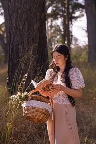 The Little Picnic Book: A Cottagecore Picnic Guide (Picnic Book, Brunch Ideas, Cottagecore Aesthetic) - Cristina Viseu [KSIĄŻKA]