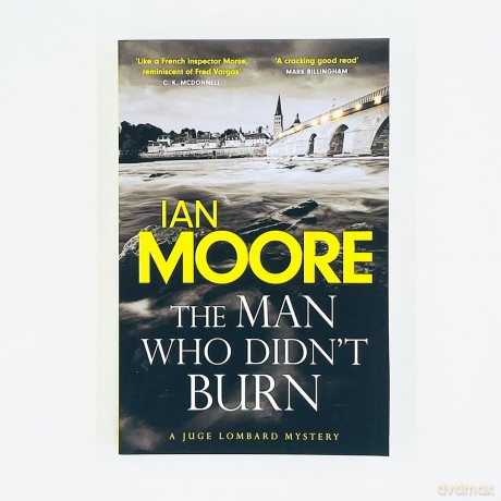 The Man Who Didn't Burn: A thrilling new crime series by the bestselling author of Death and Croissants (A Juge Lombard Mystery 1): A thrilling new crime series by the author of Death and Croissants - Ian Moore [KSIĄŻKA]