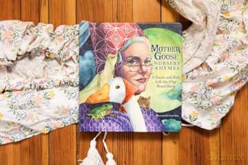 The Mother Goose Nursery Rhymes Touch and Feel Board Book: A Touch and Feel Lift the Flap Board Book - Thomas Nelson [KSIĄŻKA]