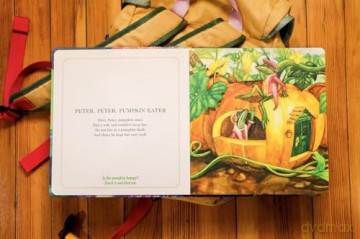 The Mother Goose Nursery Rhymes Touch and Feel Board Book: A Touch and Feel Lift the Flap Board Book - Thomas Nelson [KSIĄŻKA]