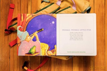The Mother Goose Nursery Rhymes Touch and Feel Board Book: A Touch and Feel Lift the Flap Board Book - Thomas Nelson [KSIĄŻKA]