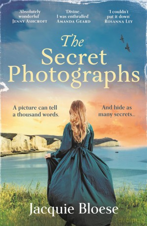 The Secret Photographs: Absolutely gripping historical fiction for 2024 by the author of the Richard and Judy Book Club Pick The French House - Jacquie Bloese [KSIĄŻKA]