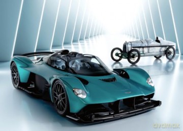 The Story of Aston Martin: A tribute to automotive excellence - Peter Tomalin [KSIĄŻKA]
