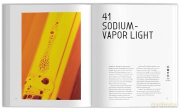 The Universe in 100 Colors: Weird and Wondrous Colors from Science and Nature - Tyler Thrasher [KSIĄŻKA]