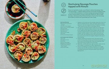 The World Is Your Dumpling: Over 80 simple, tasty and comforting recipes celebrating dumplings from around the world in this delicious new cookbook! - Emily Roz [KSIĄŻKA]
