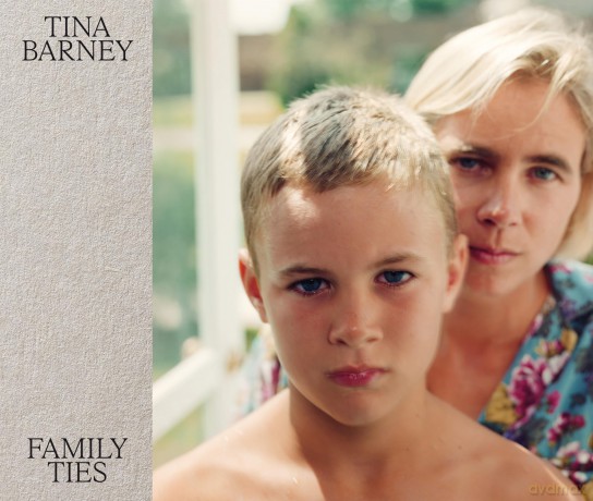 Tina Barney: Family Ties - Quentin Bajac [KSIĄŻKA]