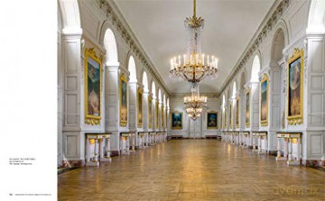 Trianon and the Queen's Hamlet at Versailles: A Private Royal Retreat - Jacques Moulin [KSIĄŻKA]