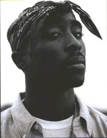 Tupac Shakur - Vibe Magazine [KSIĄŻKA]