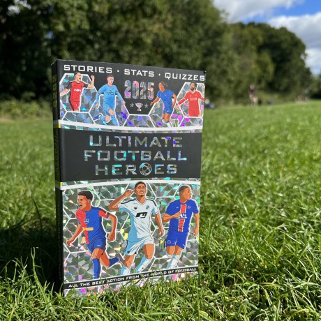Ultimate Football Heroes 2025 - Ultimate Football Heroes [KSIĄŻKA]