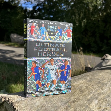 Ultimate Football Heroes 2025 - Ultimate Football Heroes [KSIĄŻKA]