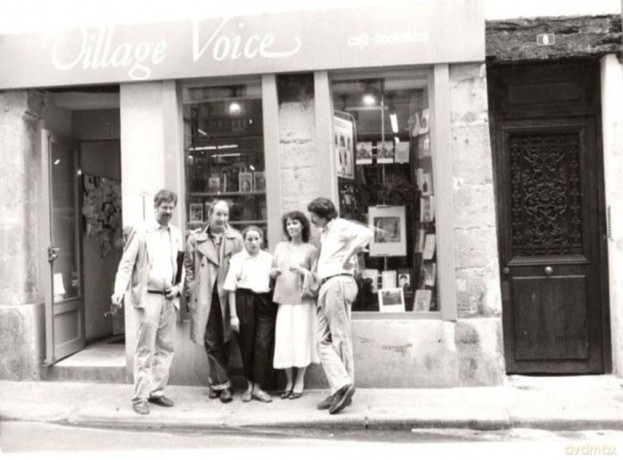 Village Voices: A Memoir of the Village Voice Bookstore, Paris, 1982-2012 - Odile Hellier [KSIĄŻKA]