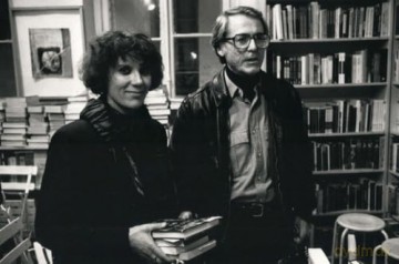 Village Voices: A Memoir of the Village Voice Bookstore, Paris, 1982-2012 - Odile Hellier [KSIĄŻKA]