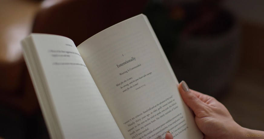 Waiting Isn't a Waste: The Surprising Comfort of Trusting God in the Uncertainties of Life - Mark Vroegop [KSIĄŻKA]