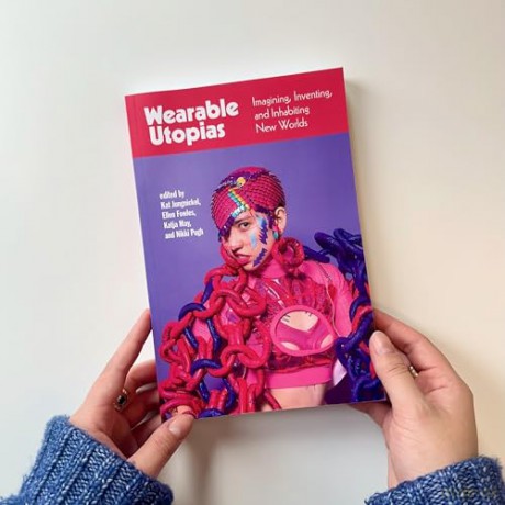 Wearable Utopias: Imagining, Inventing, and Inhabiting New Worlds - Kat Jungnickel [KSIĄŻKA]