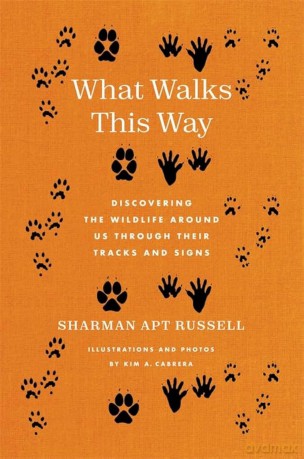 What Walks This Way: Discovering the Wildlife Around Us Through Their Tracks and Signs - Sharman Apt Russell [KSIĄŻKA]