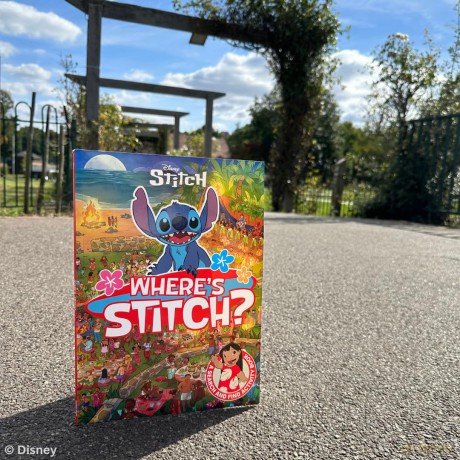 Where's Stitch: A Disney search-and-find activity book - Walt Disney [KSIĄŻKA]