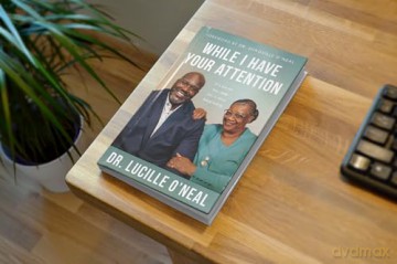 While I Have Your Attention: It's Never Too Late for a New Beginning - Lucille O'Neal [KSIĄŻKA]