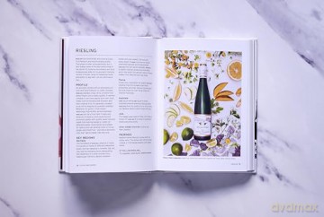 Wine: Taste Pair Pour: Grow your knowledge with every glass - Charlotte Kristensen [KSIĄŻKA]