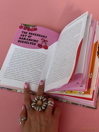Women Living Deliciously: THE LIFE-CHANGING BOOK EVERY WOMAN DESERVES - Florence Given [KSIĄŻKA]