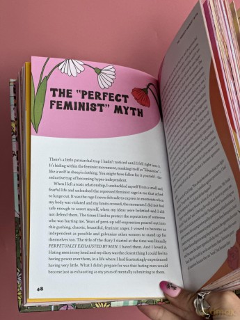 Women Living Deliciously: THE LIFE-CHANGING BOOK EVERY WOMAN DESERVES - Florence Given [KSIĄŻKA]