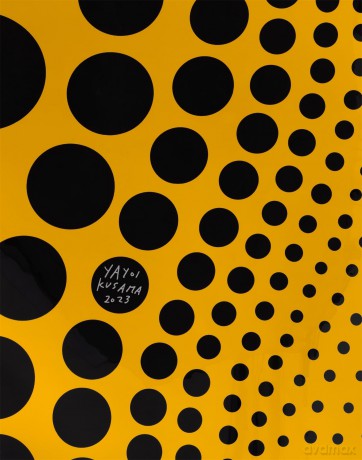 Yayoi Kusama: I Spend Each Day Embracing Flowers (Special Edition) [KSIĄŻKA]