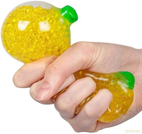 Gniotek Banan z kuleczkami