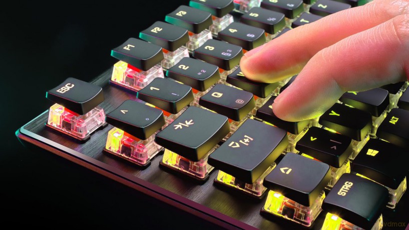 Roccat - Vulcan Pro TKL - Linear Red Switch Gaming Keyboard (Nordic Layout)