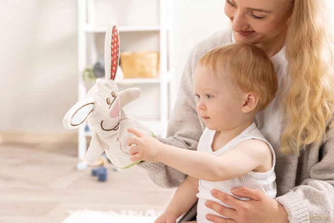 NICI Set hooded bath towel rabbit Tilli 70x70cm incl. washing mitt 23x14cm in gift box 28x28x4cm