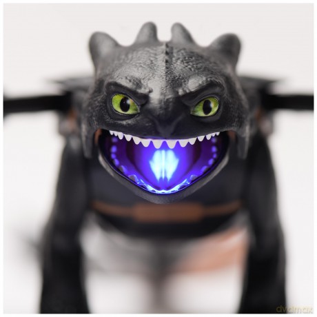 Dreamworks Dragons: Szczerbatek i Wybuch Plazmy [FIGURKA]