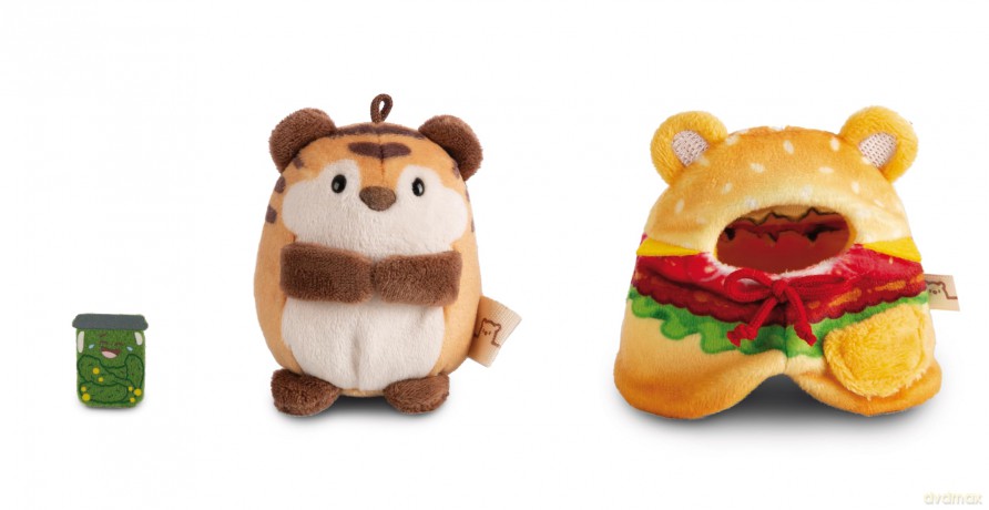 NICI mymochi przytulanka Tygrys Tiggy z kostiumem hamburgera i słoikiem ogórków 8cm z zawieszką