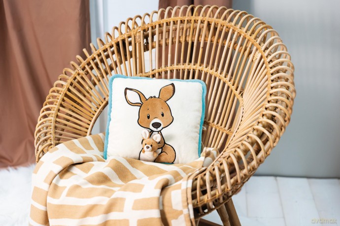 NICI poduszka kangur z główką dziecka 3D 7 cm kwadrat 30x30 cm