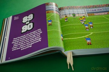 A Tale Of Two Halves: The History of Football Video Games (Captain's Edition) | Retro Gaming Book by Bitmap Books - Bitmap Books [KSIĄŻKA]