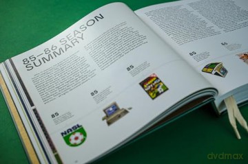A Tale Of Two Halves: The History of Football Video Games (Captain's Edition) | Retro Gaming Book by Bitmap Books - Bitmap Books [KSIĄŻKA]