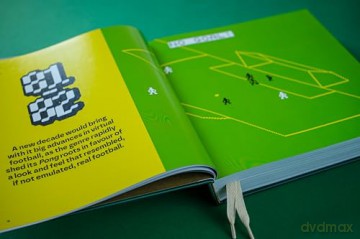 A Tale Of Two Halves: The History of Football Video Games (Captain's Edition) | Retro Gaming Book by Bitmap Books - Bitmap Books [KSIĄŻKA]