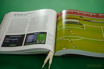A Tale Of Two Halves: The History of Football Video Games (Captain's Edition) | Retro Gaming Book by Bitmap Books - Bitmap Books [KSIĄŻKA]